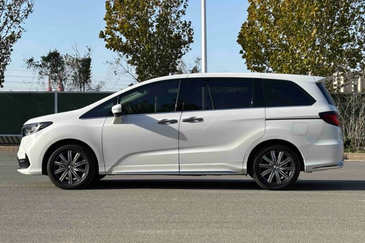 Used Honda Odyssey 2024 2.0L eHEV Sharp & Smart Edition Exterior 3