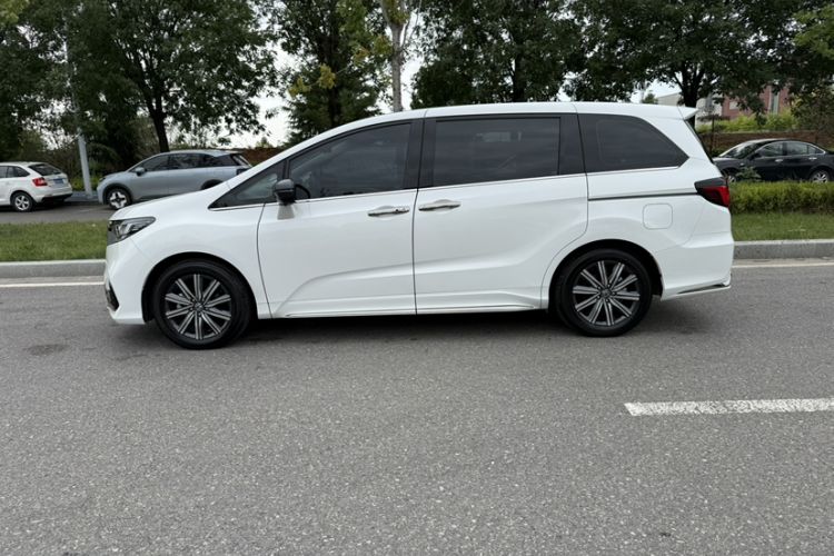 Used Honda Odyssey 2024 2.0L eHEV Sharp & Enjoy Edition Exterior 4