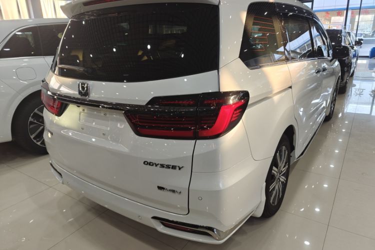 Used Honda Odyssey 2024 2.0L eHEV Sharp & Smart Edition Exterior 4