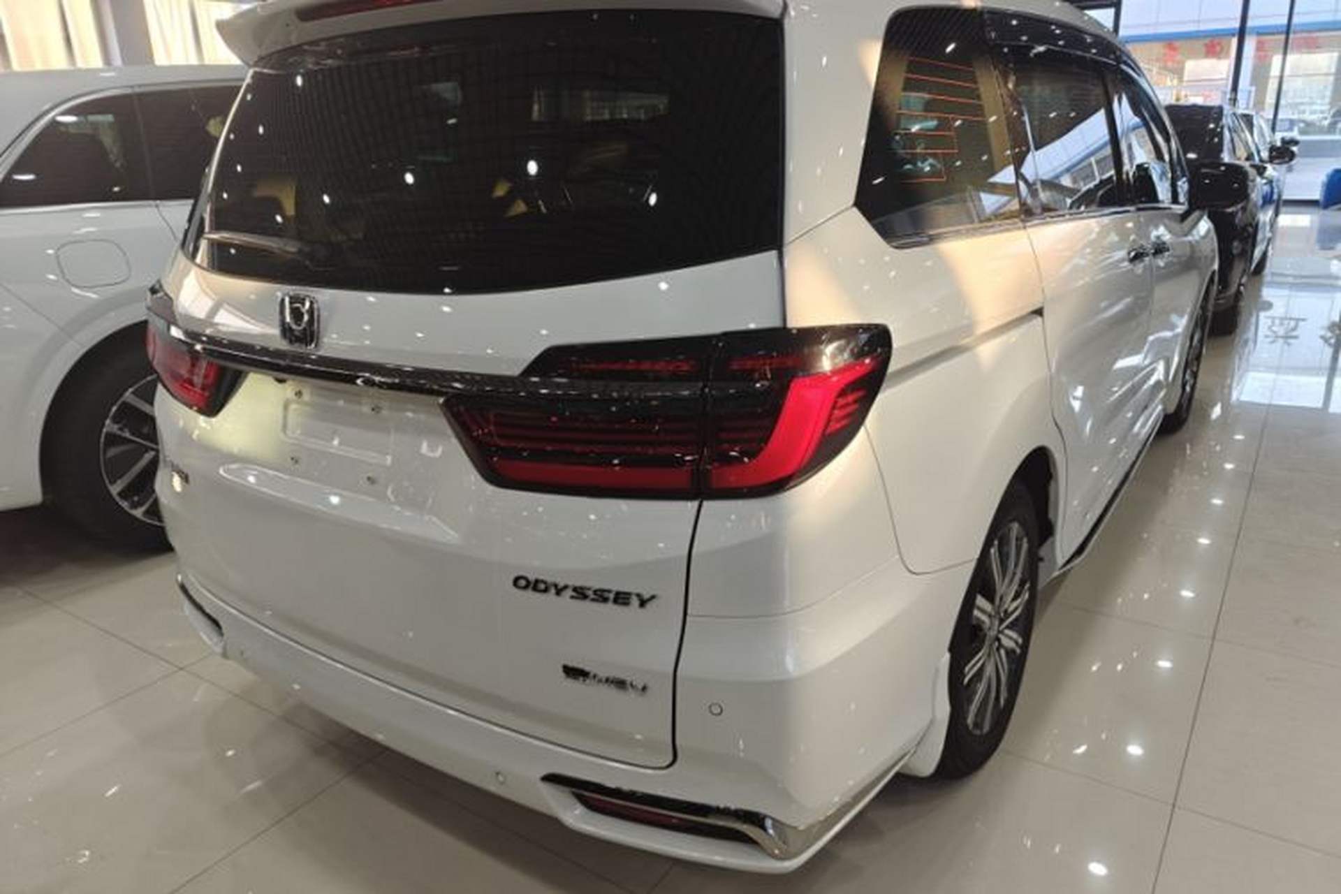 Used Honda Odyssey 2024 2.0L eHEV Sharp & Smart Edition Exterior 4