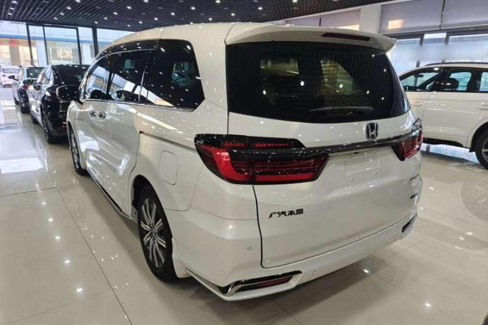 Used Honda Odyssey 2024 2.0L eHEV Sharp & Smart Edition Exterior 6