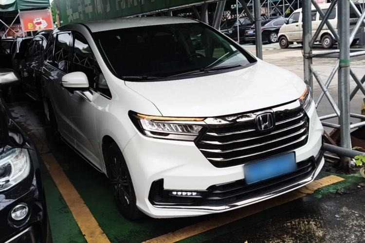 Used Honda Odyssey 2024 2.0L eHEV Sharp & Smart Edition Front Right 45 Deg