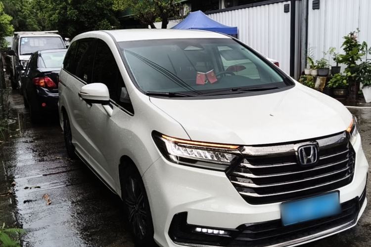 Used Honda Odyssey 2024 2.0L eHEV Sharp & Smart Edition Front Right 45 Deg