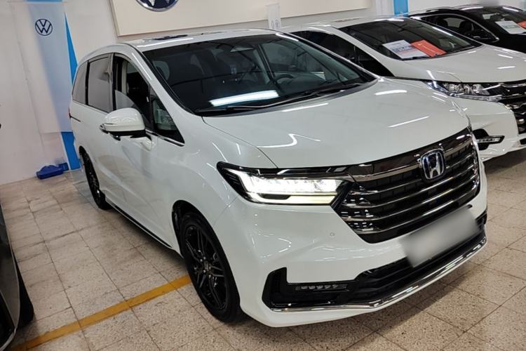Used Honda Odyssey 2024 2.0L eHEV Sharp·Luxury Edition Front Right 45 Deg
