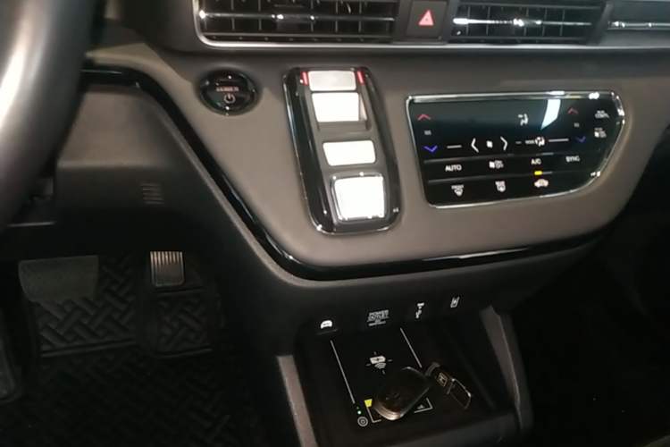 Used Honda Odyssey 2024 2.0L eHEV Sharp·Leading Edition Gear Lever