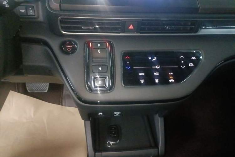 Used Honda Odyssey 2024 2.0L eHEV Sharp & Enjoy Edition Gear Lever