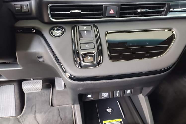 Used Honda Odyssey 2024 2.0L eHEV Sharp·Luxury Edition Gear Lever
