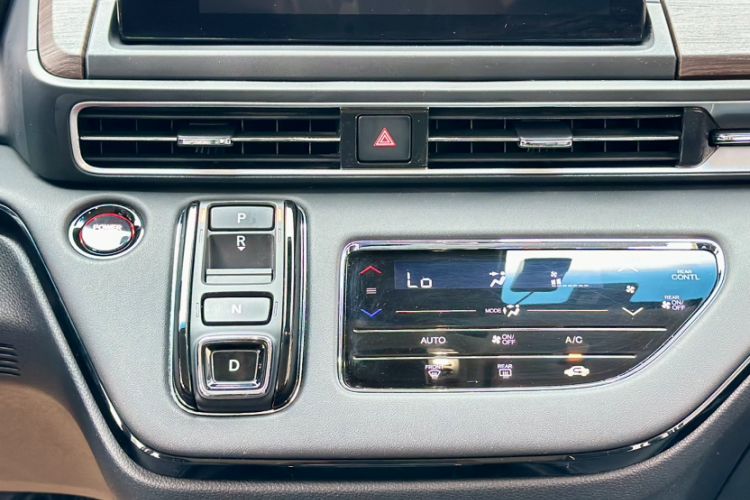 Used Honda Odyssey 2024 2.0L eHEV Sharp & Smart Edition Interior 10