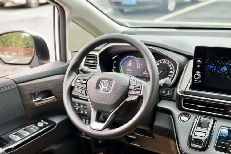Used Honda Odyssey 2024 2.0L eHEV Sharp & Smart Edition Interior 4