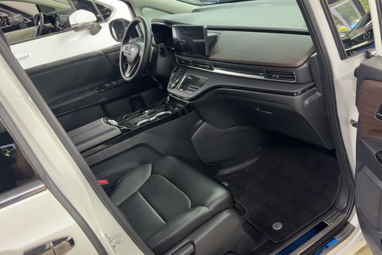 Used Honda Odyssey 2024 2.0L eHEV Sharp & Enjoy Edition Interior 4