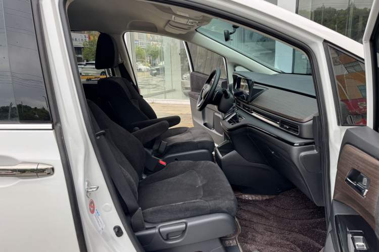 Used Honda Odyssey 2024 2.0L eHEV Sharp & Enjoy Edition Interior 4