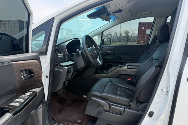 Used Honda Odyssey 2024 2.0L eHEV Sharp & Smart Edition Interior 4