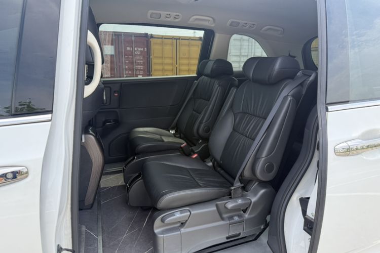 Used Honda Odyssey 2024 2.0L eHEV Sharp & Smart Edition Interior 5