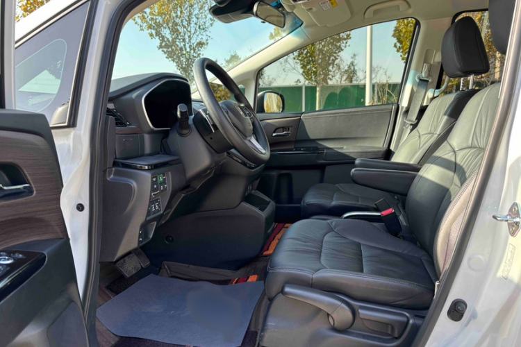 Used Honda Odyssey 2024 2.0L eHEV Sharp & Smart Edition Interior 5