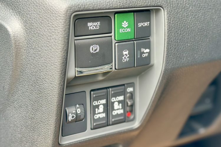 Used Honda Odyssey 2024 2.0L eHEV Sharp & Smart Edition Interior 6