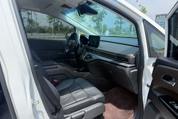 Used Honda Odyssey 2024 2.0L eHEV Sharp & Smart Edition Interior 7