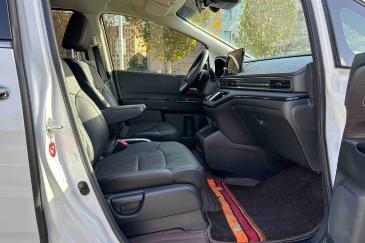 Used Honda Odyssey 2024 2.0L eHEV Sharp & Smart Edition Interior 8