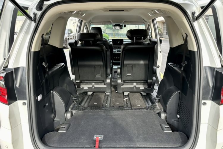 Used Honda Odyssey 2024 2.0L eHEV Sharp & Smart Edition Interior 9