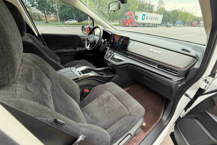 Used Honda Odyssey 2024 2.0L eHEV Sharp & Enjoy Edition Interior 9