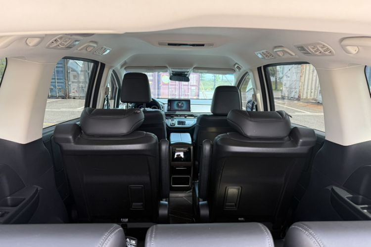 Used Honda Odyssey 2024 2.0L eHEV Sharp & Smart Edition Interior 9