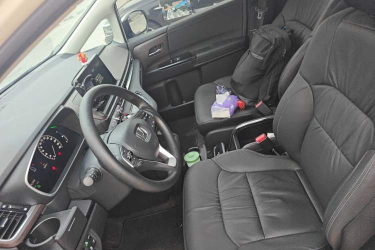 Used Honda Odyssey 2024 2.0L eHEV Sharp & Smart Edition Left Front Seat