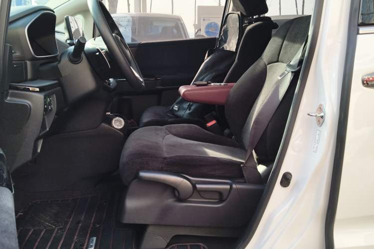 Used Honda Odyssey 2024 2.0L eHEV Sharp & Enjoy Edition Left Front Seat