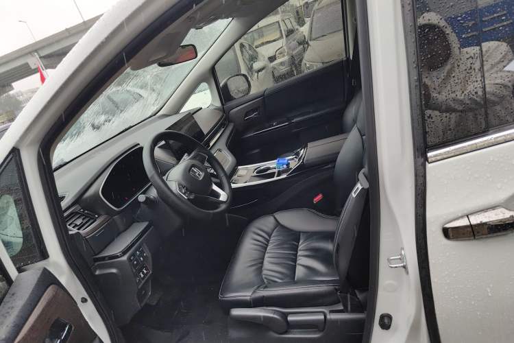 Used Honda Odyssey 2024 2.0L eHEV Sharp & Enjoy Edition Left Front Seat