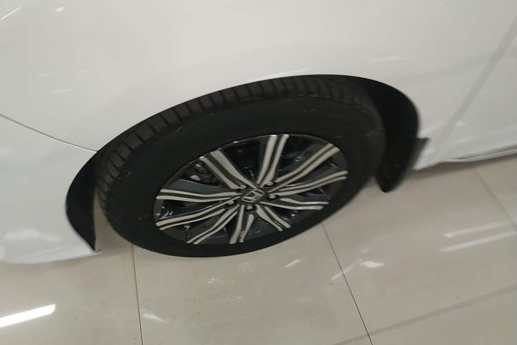 Used Honda Odyssey 2024 2.0L eHEV Sharp & Enjoy Edition Left Front Wheel Hub