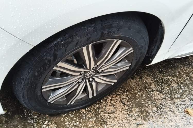Used Honda Odyssey 2024 2.0L eHEV Sharp & Smart Edition Left Front Wheel Hub