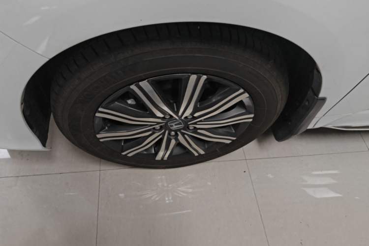 Used Honda Odyssey 2024 2.0L eHEV Sharp & Smart Edition Left Front Wheel Hub