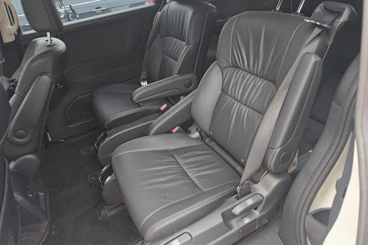 Used Honda Odyssey 2024 2.0L eHEV Sharp & Smart Edition Left Rear Seat