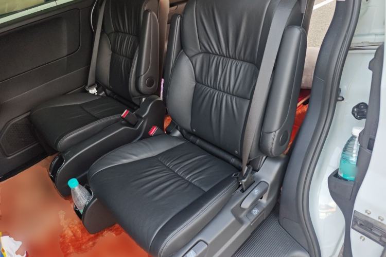 Used Honda Odyssey 2024 2.0L eHEV Sharp & Smart Edition Left Rear Seat