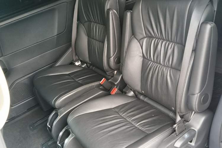 Used Honda Odyssey 2024 2.0L eHEV Sharp & Smart Edition Left Rear Seat