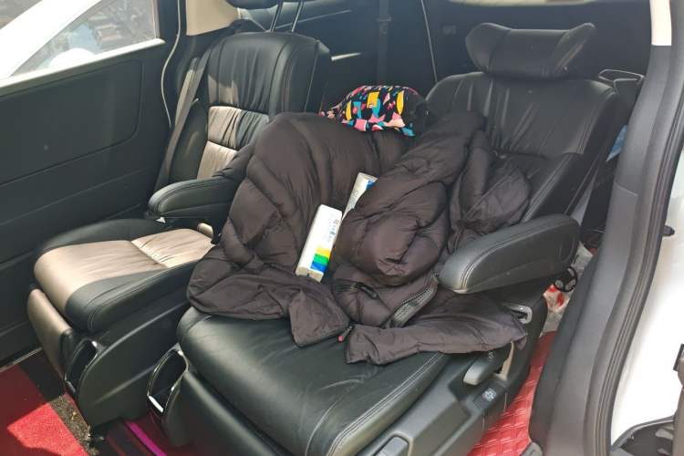 Used Honda Odyssey 2024 2.0L eHEV Sharp & Smart Edition Left Rear Seat