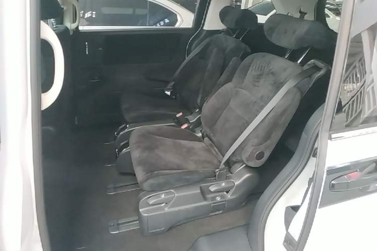 Used Honda Odyssey 2024 2.0L eHEV Sharp & Enjoy Edition Left Rear Seat