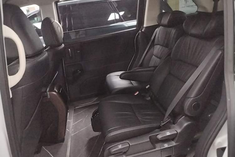 Used Honda Odyssey 2024 2.0L eHEV Sharp & Smart Edition Left Rear Seat