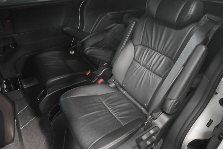 Used Honda Odyssey 2024 2.0L eHEV Sharp & Smart Edition Left Rear Seat