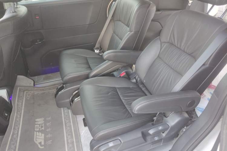 Used Honda Odyssey 2024 2.0L eHEV Sharp & Smart Edition Left Rear Seat