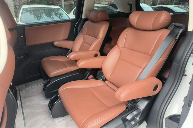 Used Honda Odyssey 2024 2.0L eHEV Sharp & Enjoy Edition Left Rear Seat