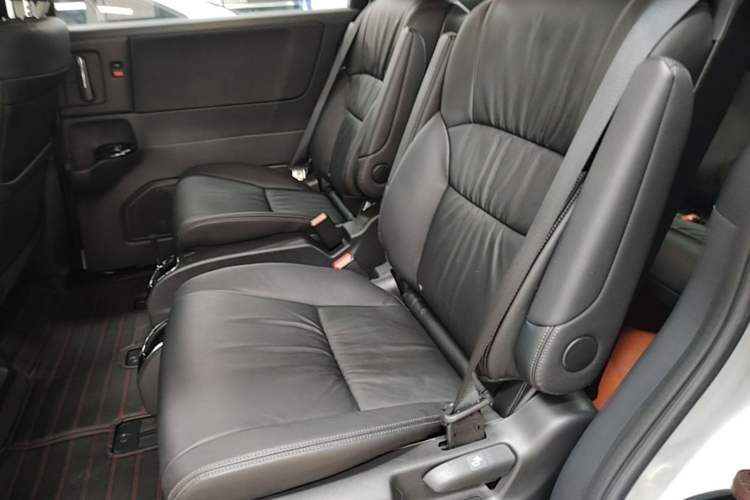 Used Honda Odyssey 2024 2.0L eHEV Sharp & Smart Edition Left Rear Seat