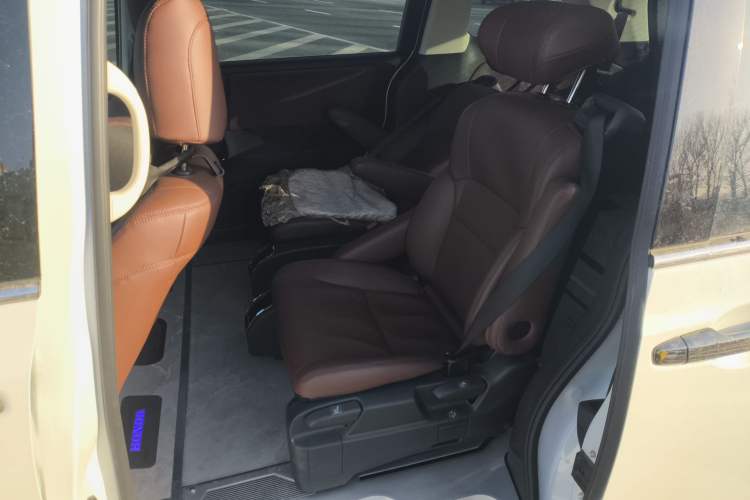 Used Honda Odyssey 2024 2.0L eHEV Sharp & Enjoy Edition Left Rear Seat