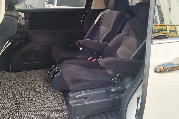 Used Honda Odyssey 2024 2.0L eHEV Sharp & Enjoy Edition Left Rear Seat