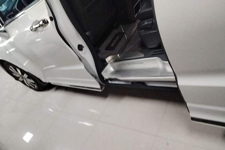 Used Honda Odyssey 2024 2.0L eHEV Sharp & Smart Edition Left Side Sill
