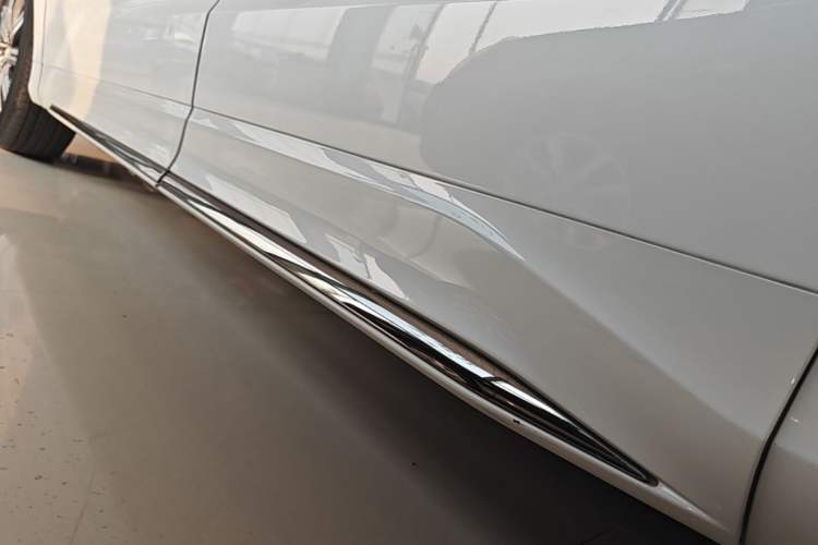 Used Honda Odyssey 2024 2.0L eHEV Sharp & Enjoy Edition Left Side Sill