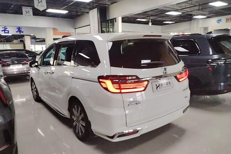 Used Honda Odyssey 2024 2.0L eHEV Sharp & Smart Edition Rear Left 45 Deg