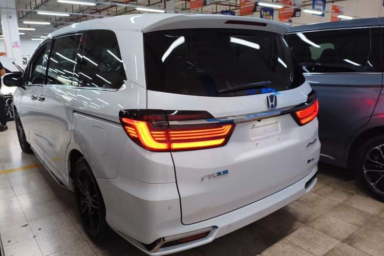 Used Honda Odyssey 2024 2.0L eHEV Sharp·Luxury Edition Rear Left 45 Deg