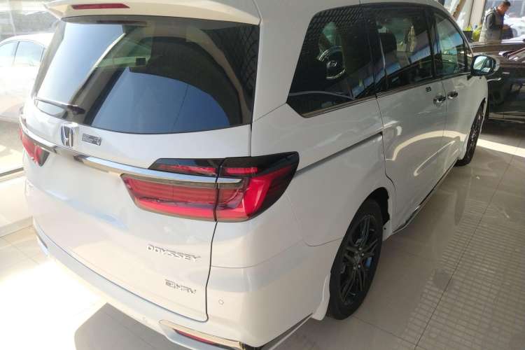 Used Honda Odyssey 2024 2.0L eHEV Sharp – Supreme Edition Rear Right 45 Deg