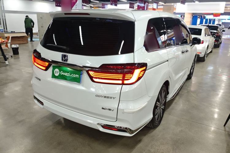 Used Honda Odyssey 2024 2.0L eHEV Sharp & Smart Edition Rear Right 45 Deg