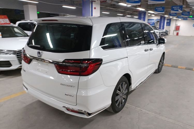 Used Honda Odyssey 2024 2.0L eHEV Sharp & Enjoy Edition Rear Right 45 Deg
