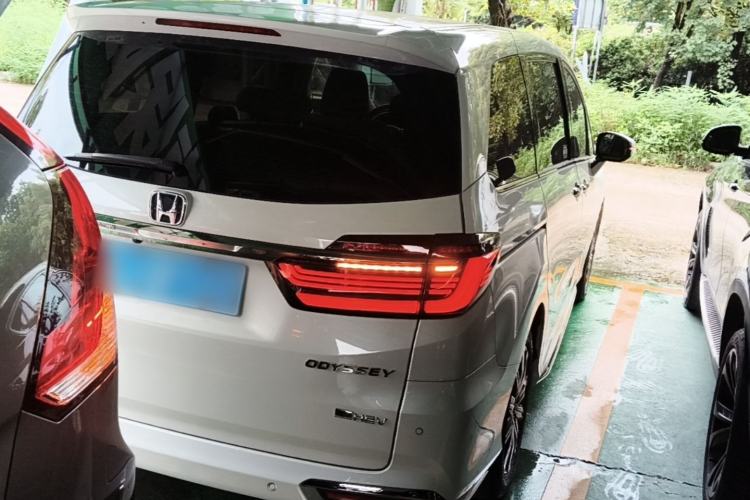 Used Honda Odyssey 2024 2.0L eHEV Sharp & Smart Edition Rear Right 45 Deg